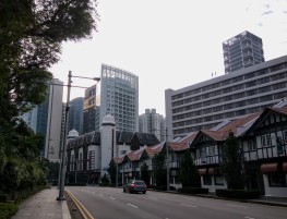 A quiet Tanglin Road, at the start of my run